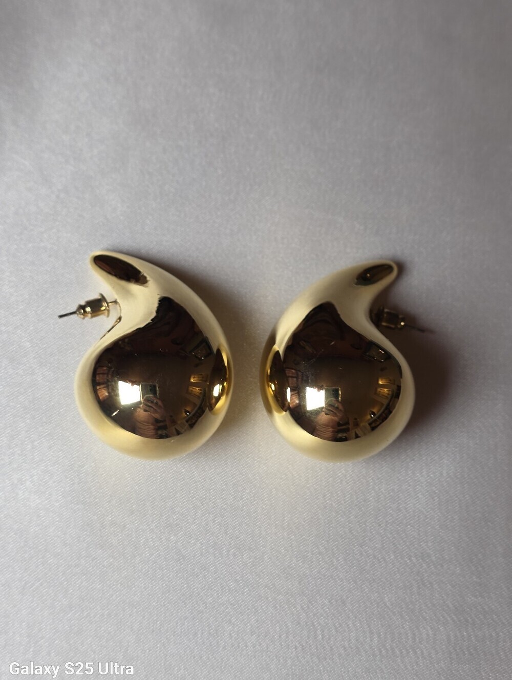 Tamila XL Teardrop Oversized Gold-Tone Earrings 1.75" New In Box - Picture 4 of 9